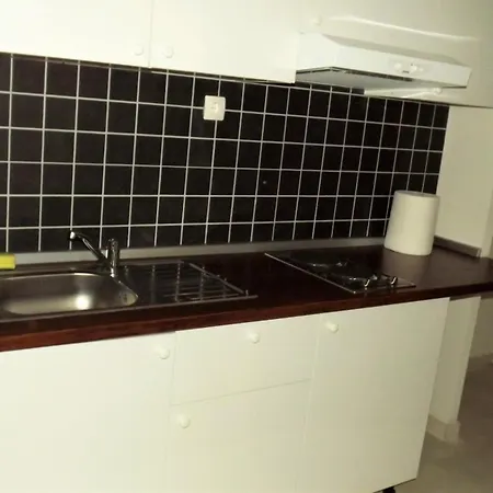 8 Apartment Split